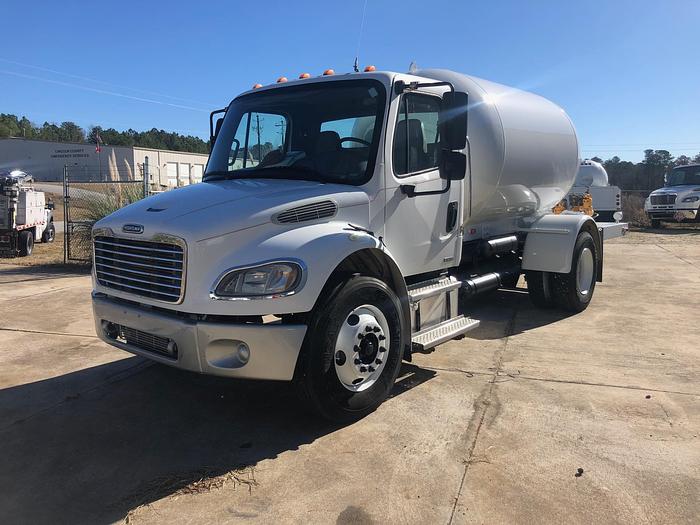 2005 FREIGHTLINER BUSINESS CLASS M2 106