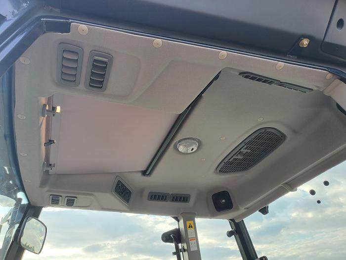 125 hp Mahindra 9125S Tractor w/ Loader ** 4 hrs - Never Used **