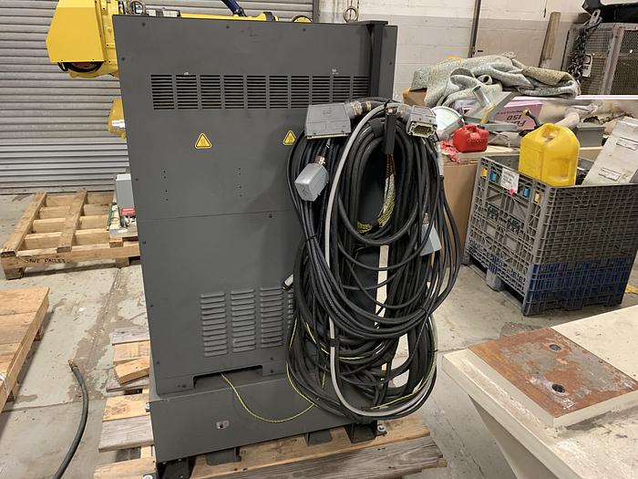 Refurbished PREVIOUSLY REFURBISHED 2003 FANUC R2000iA/125L W/ DEVICENET AND BASEPLATE