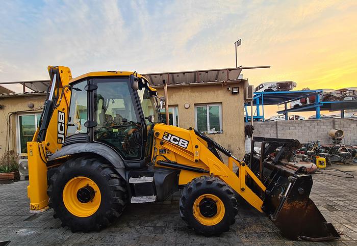 Used 2014JCB 3CX BACKHOE LOADER with Jackhammer