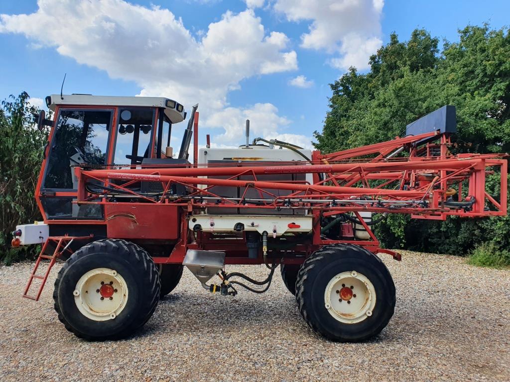 Used Bateman Contour HiLo Self Propelled Sprayer for Sale at LBG M...
