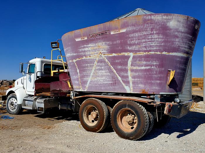 Used Peterbilt w/ Supreme 900T Vertical Feed Box - Allison Transmission