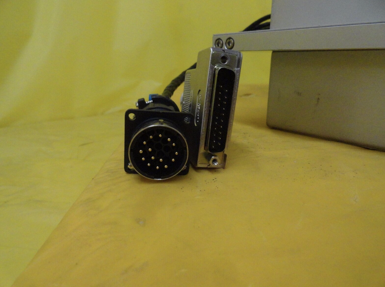 Used Kawasaki NS110C-B001 Chuck Box Robot 4K192-238-4 NSR-S307E DUV Sheared Pin As-Is