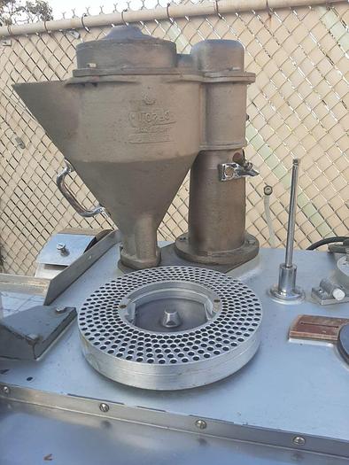 Used Filler, Capsule, Semi-Auto, Elanco, Mdl 8S #S744304