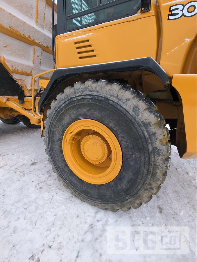 Used John Deere 300D