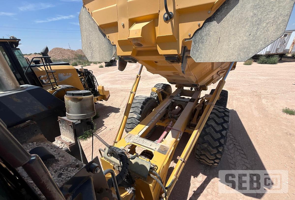 Used Deere 250D 2013