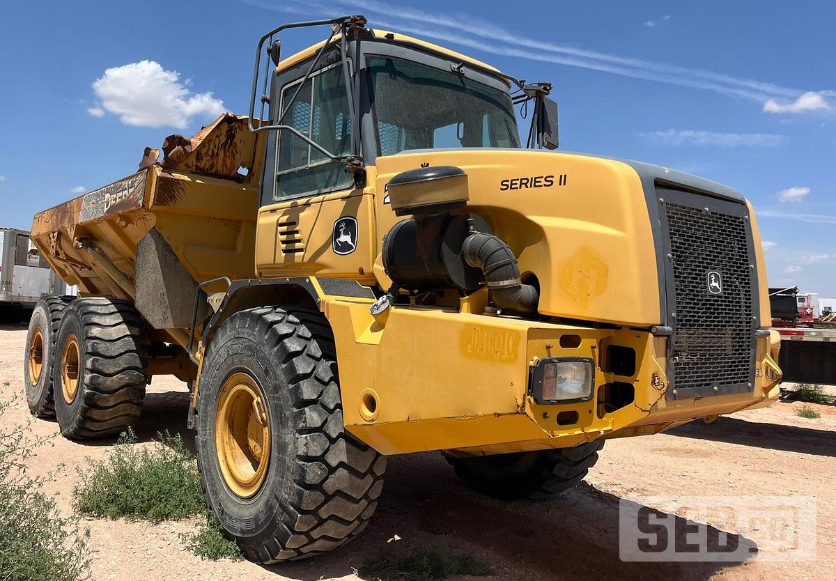 Used Deere 250D 2013