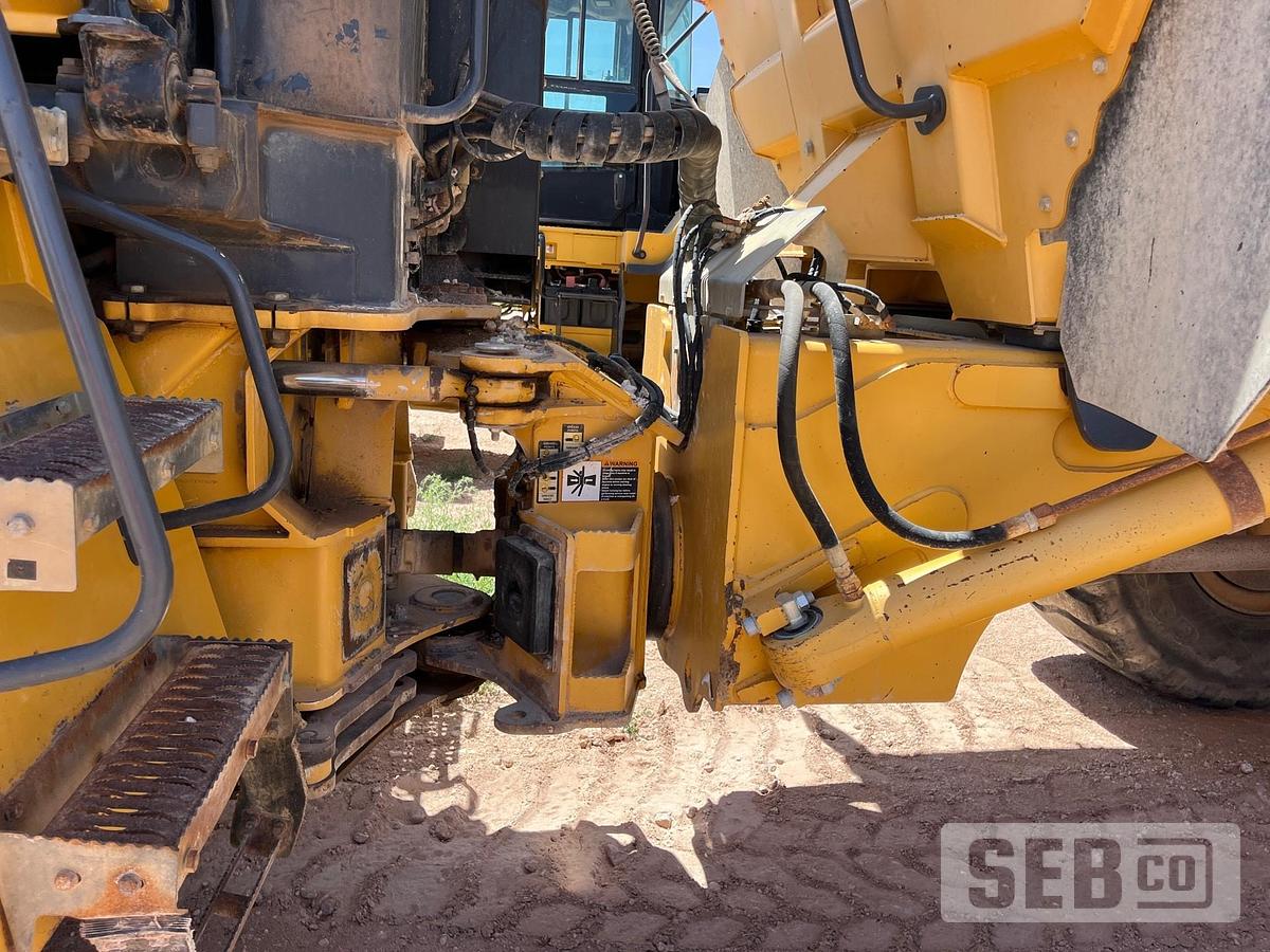 Used Deere 250D 2013