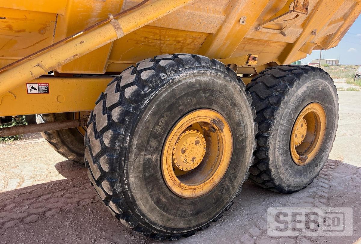 Used Deere 250D 2013