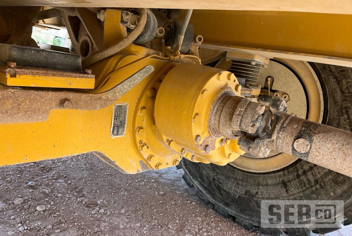 Used Deere 250D 2013