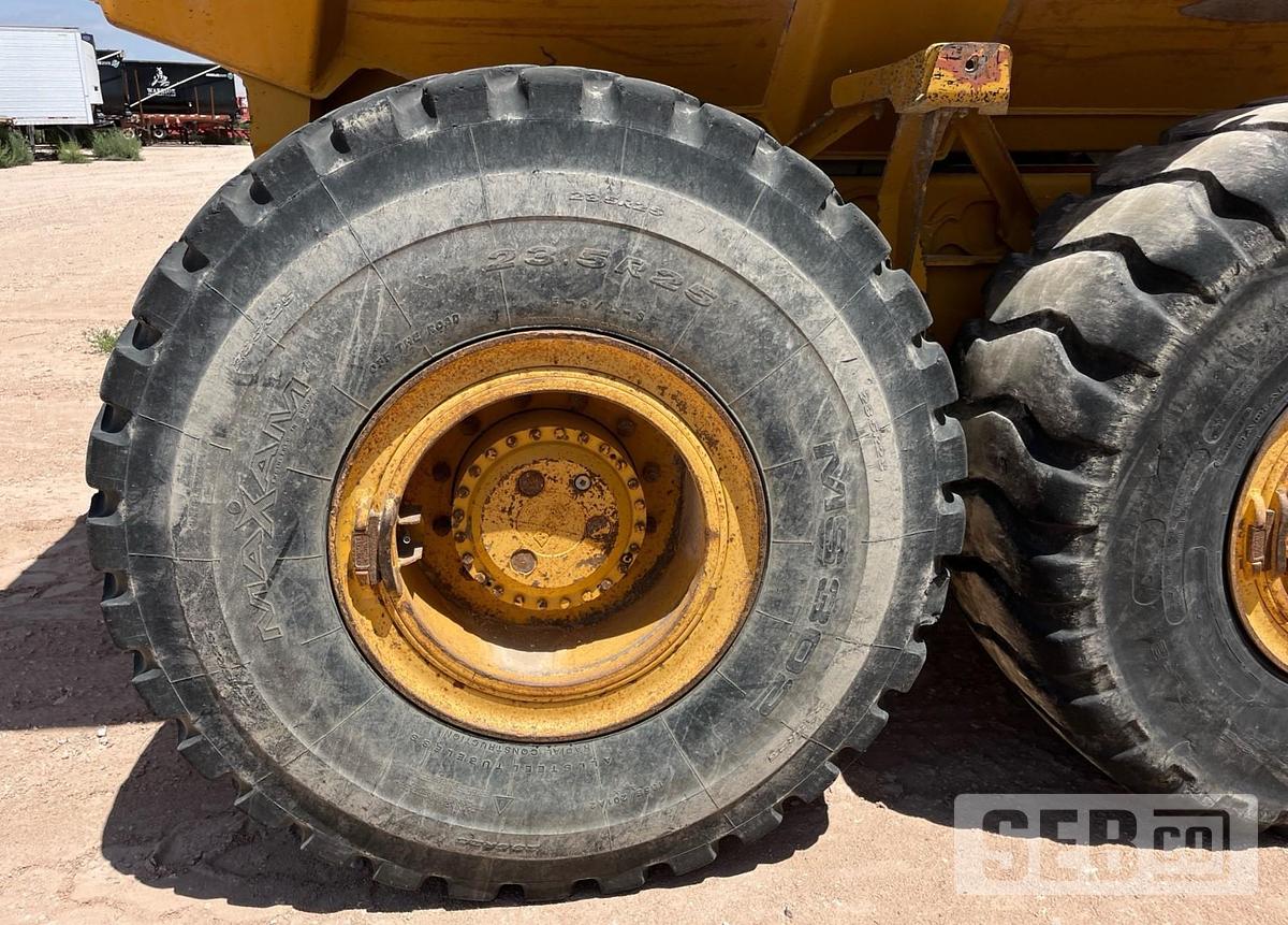 Used Deere 250D 2013