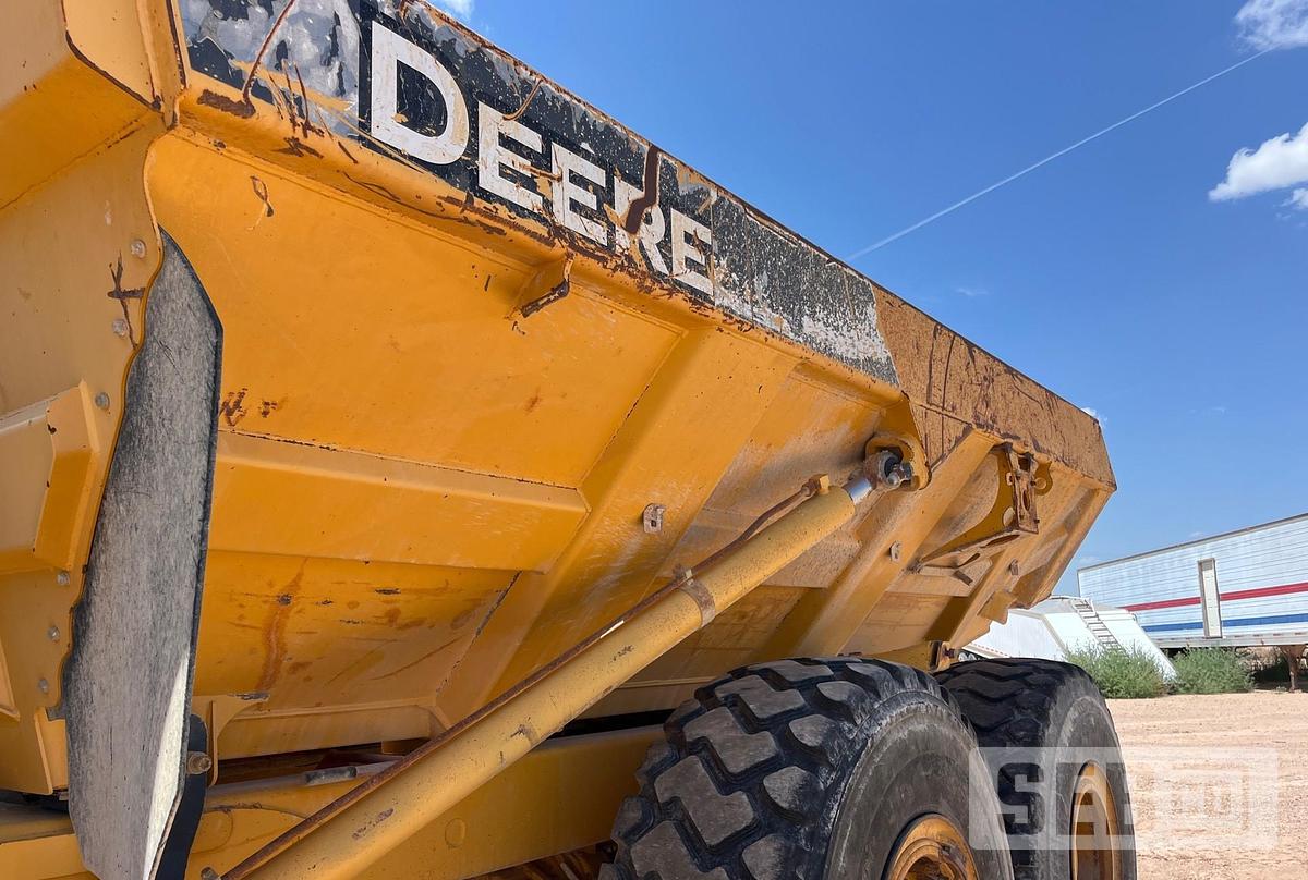 Used Deere 250D 2013