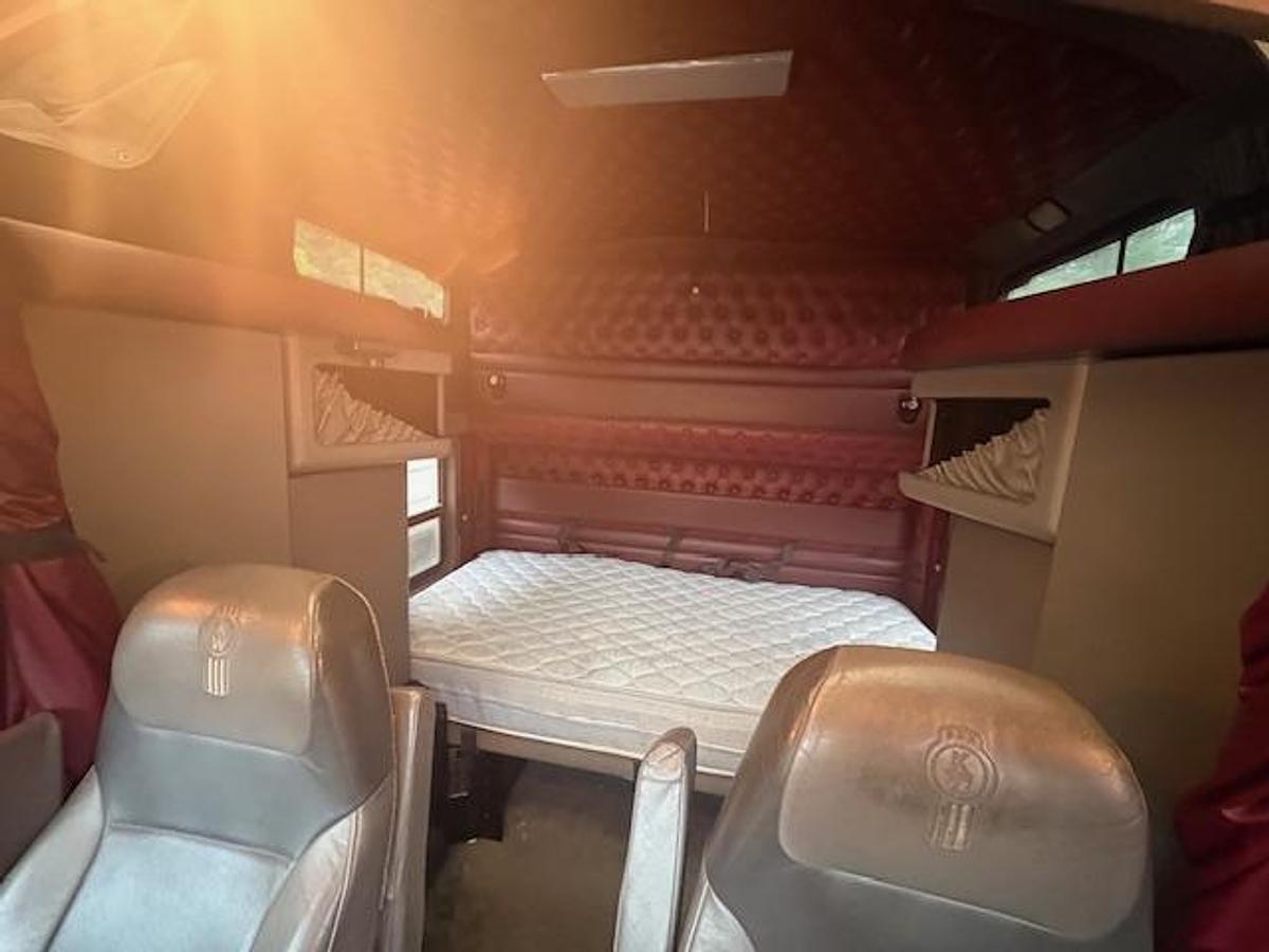 Used Kenworth T800 2016