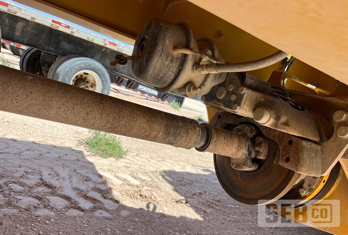 Used Deere 250D 2013