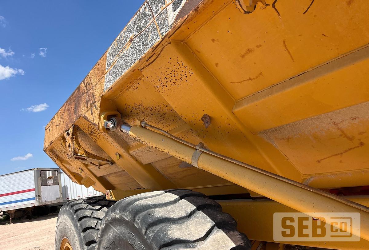 Used Deere 250D 2013