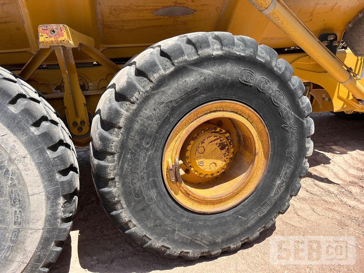 Used Deere 250D 2013