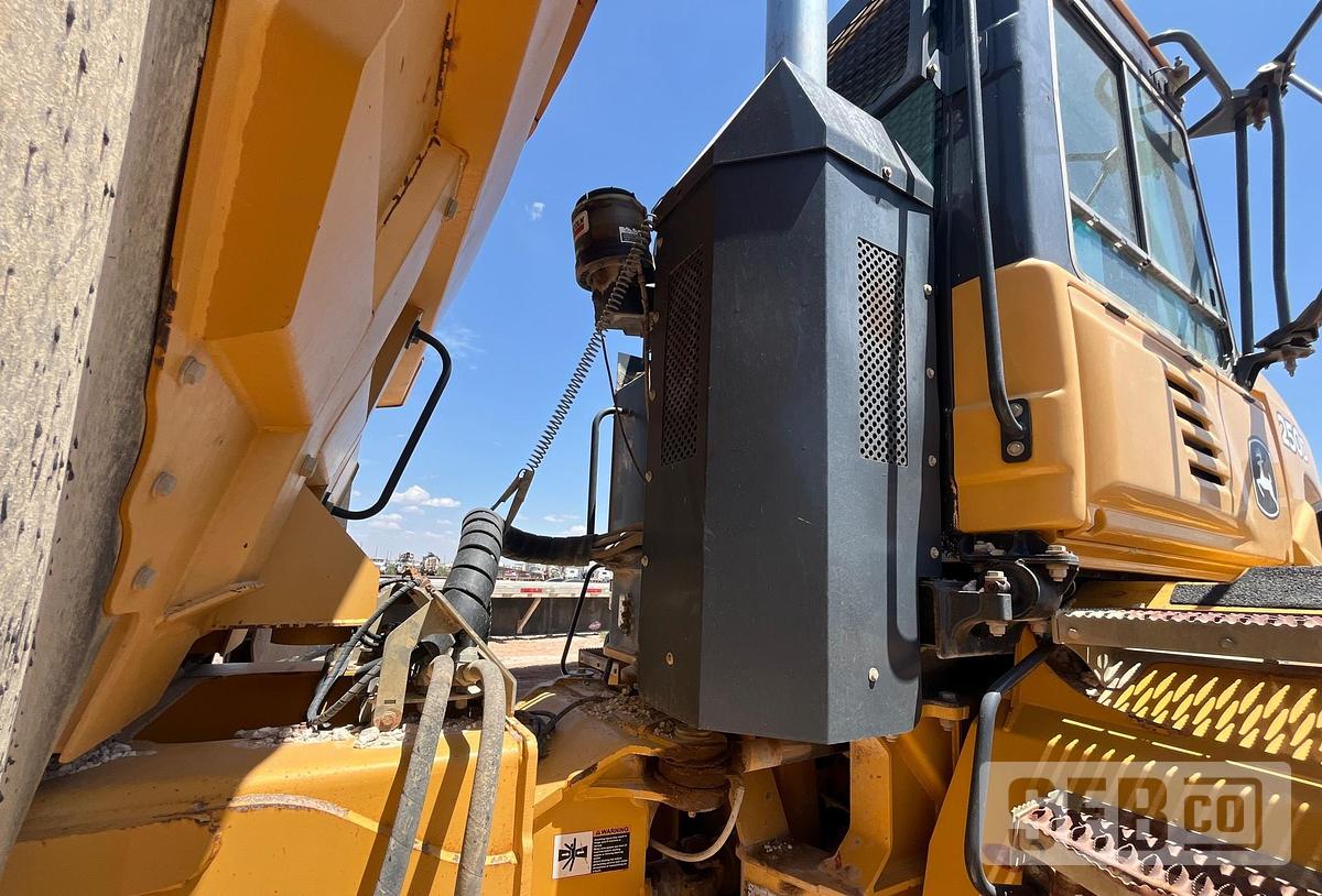 Used Deere 250D 2013