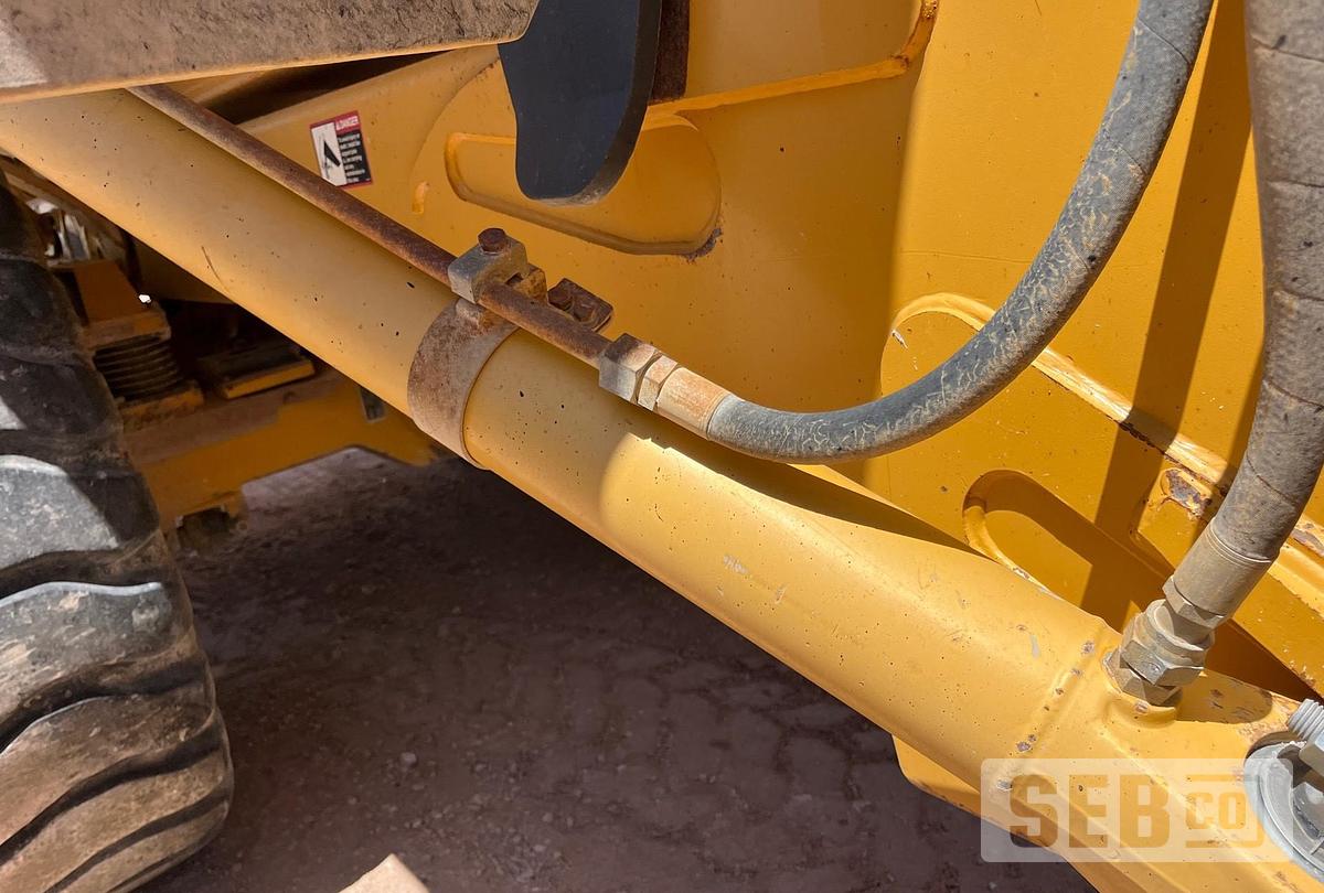 Used Deere 250D 2013