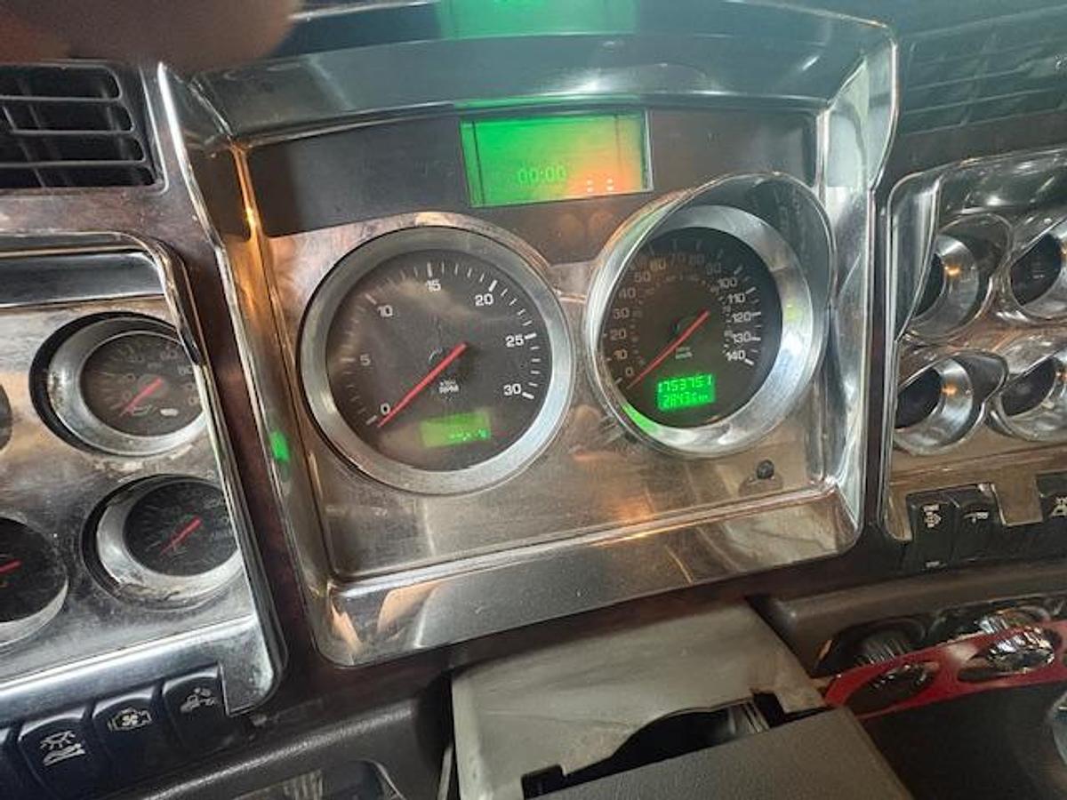 Used Kenworth T800 2016