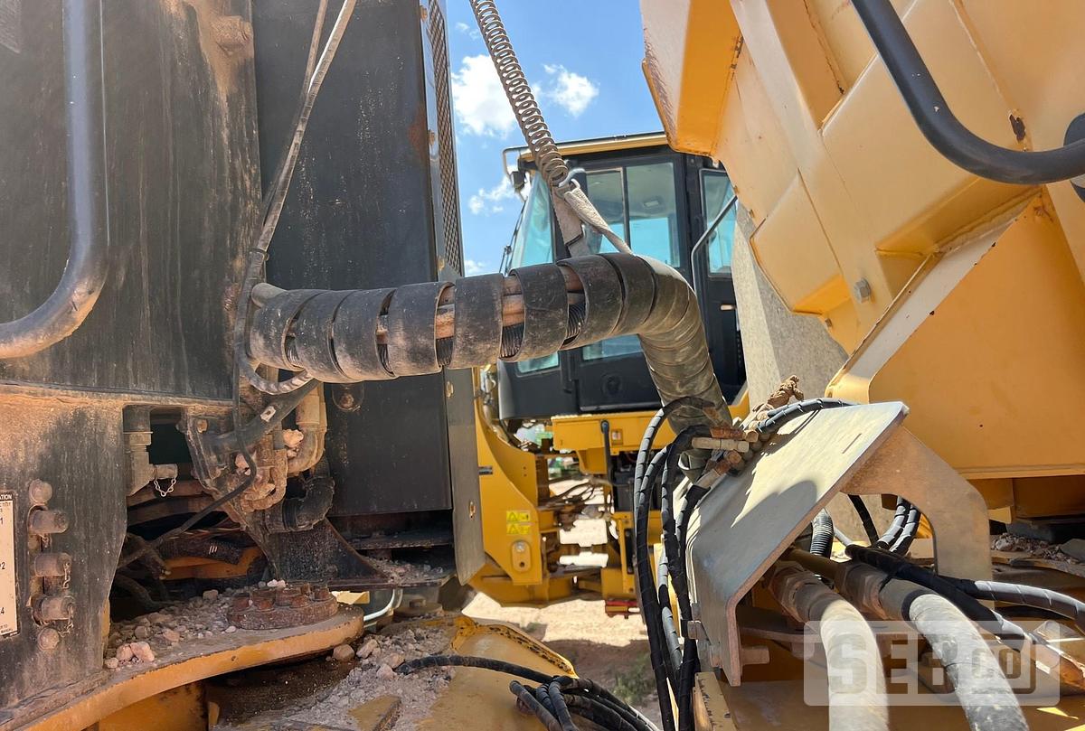 Used Deere 250D 2013