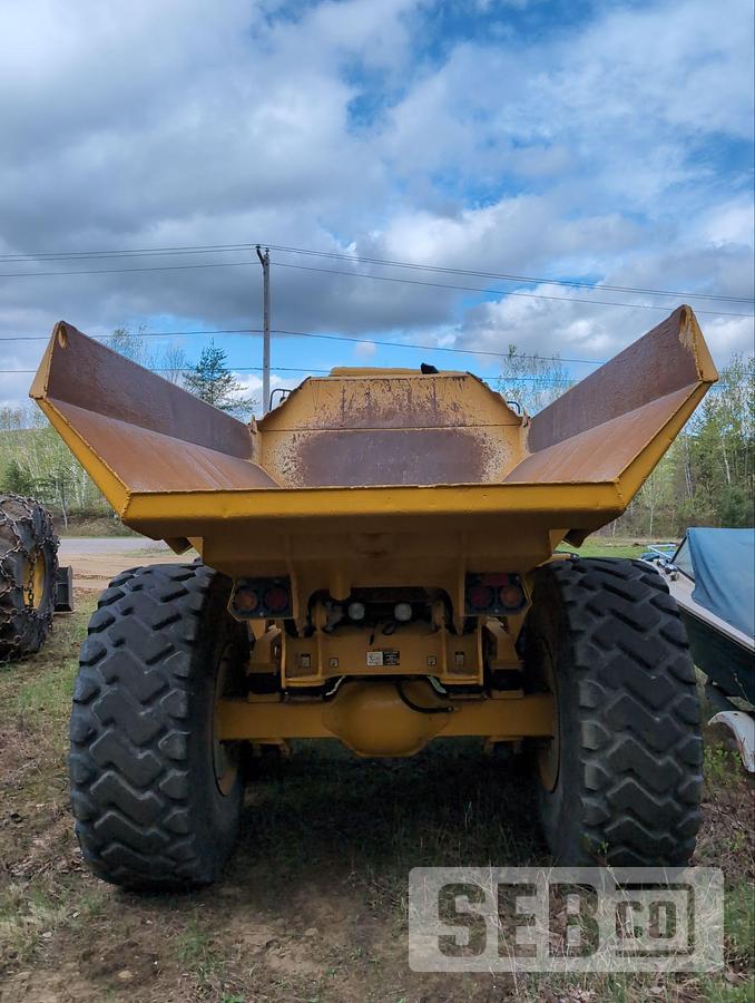 Used Deere 250D 2013