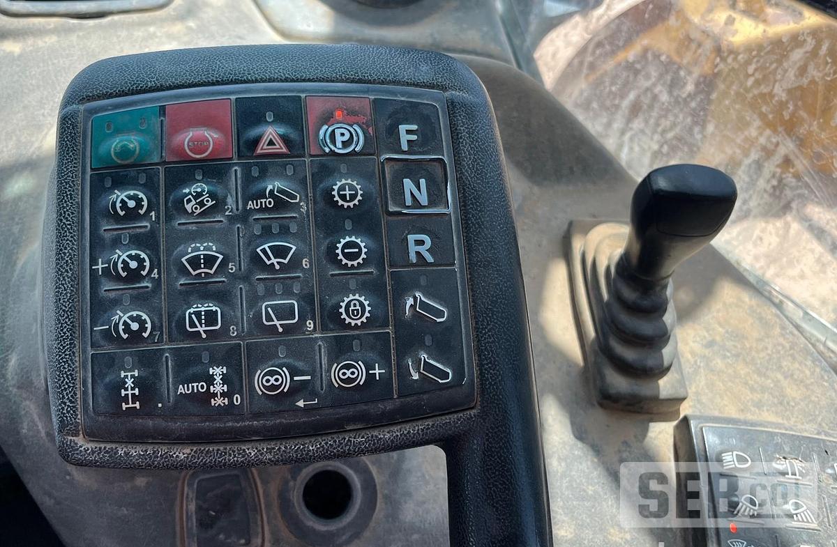 Used Deere 250D 2013