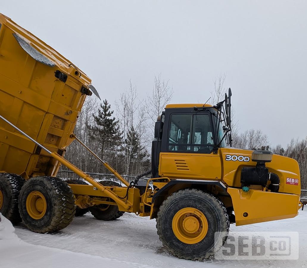 Used John Deere 300D
