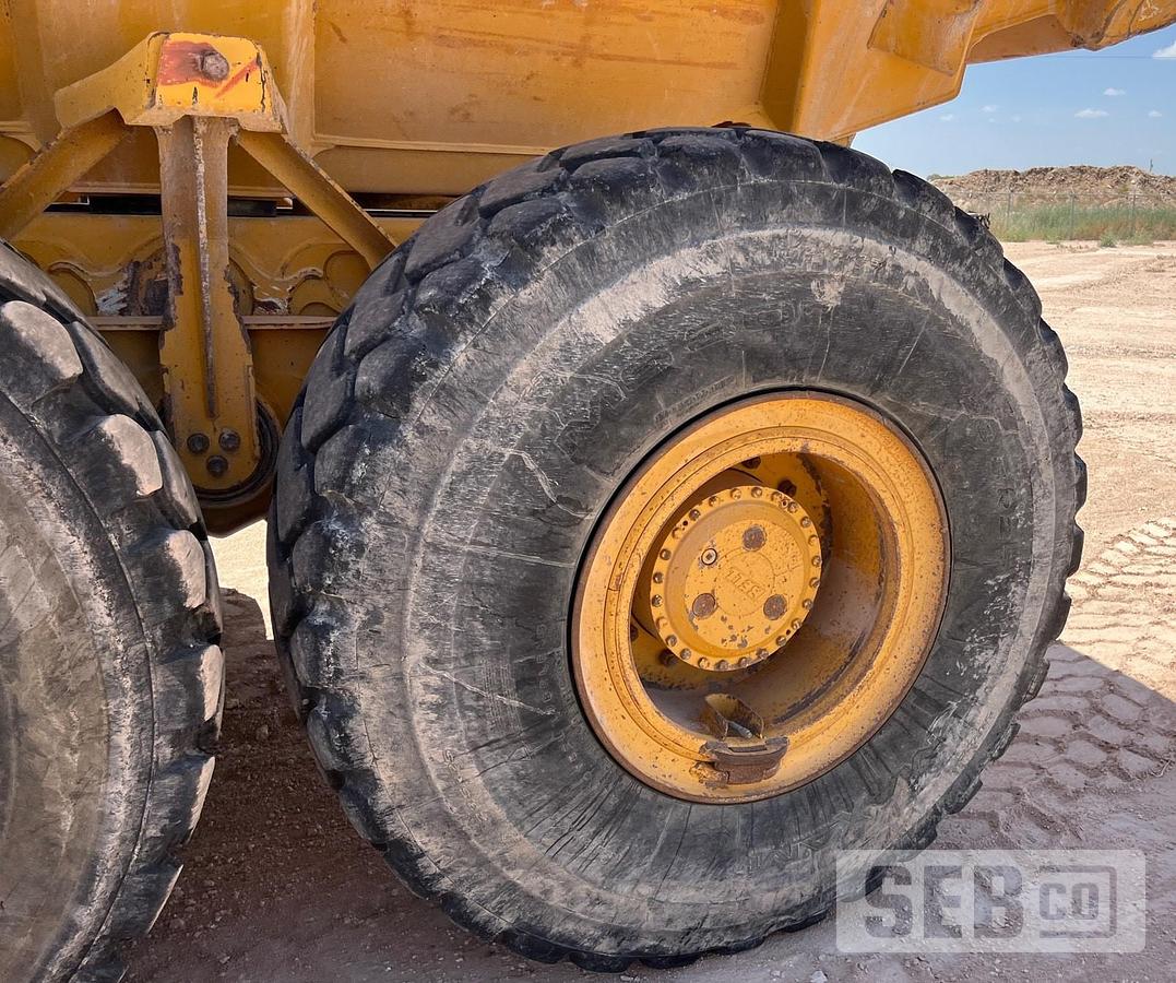 Used Deere 250D 2013