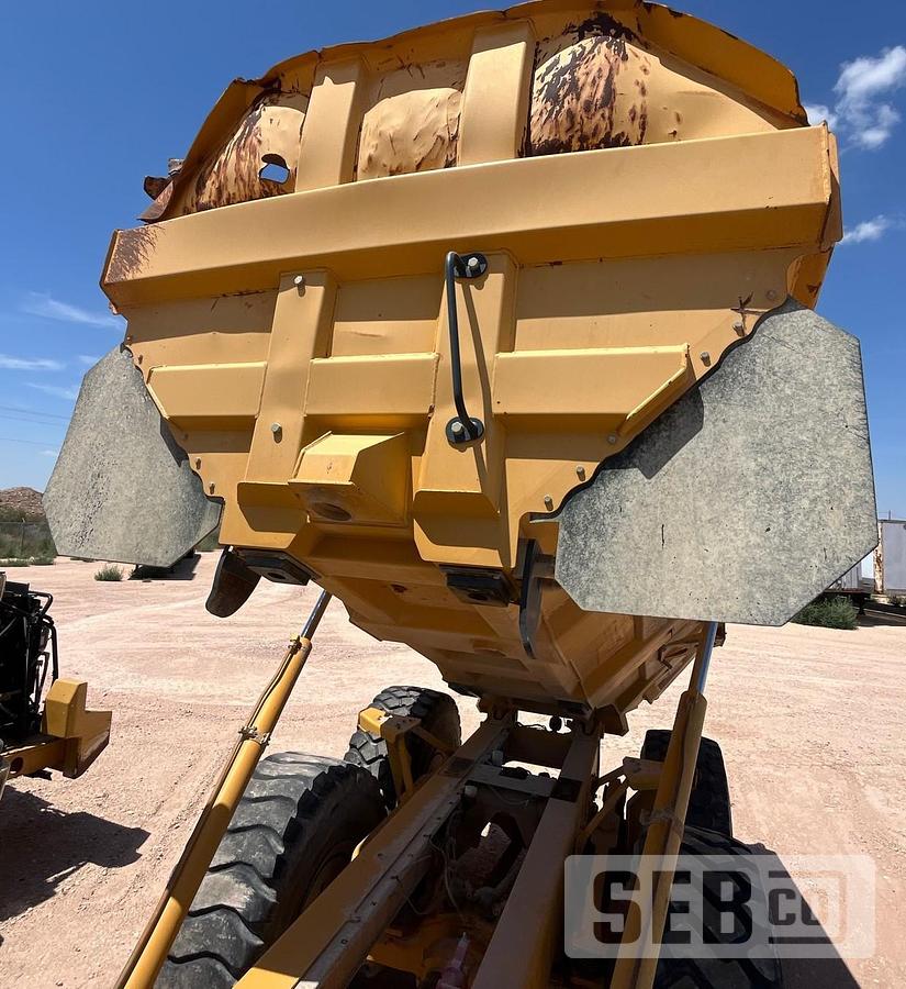 Used Deere 250D 2013