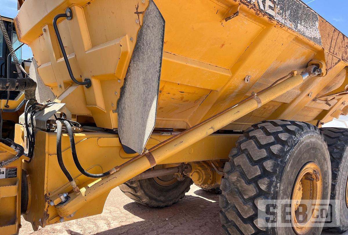 Used Deere 250D 2013