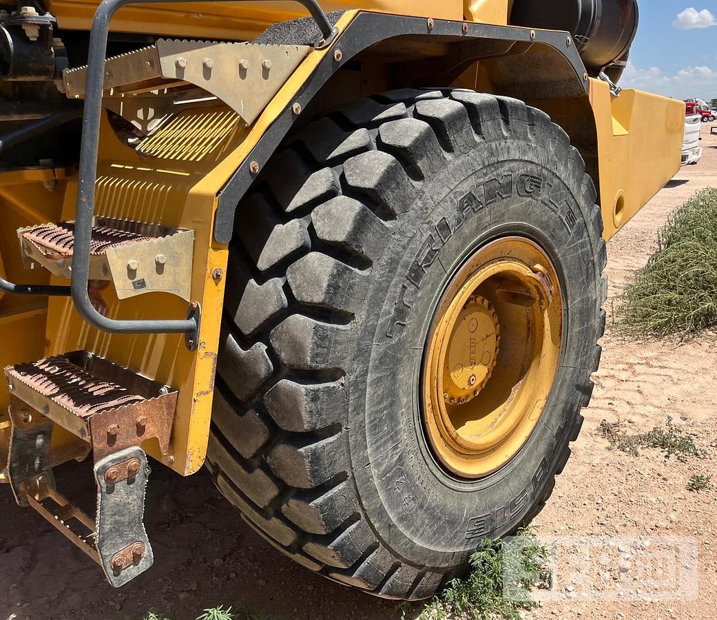Used Deere 250D 2013