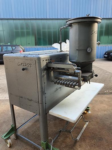 Used used Dosing and filling machine AWEMA Type MKD-180, built in 1981.