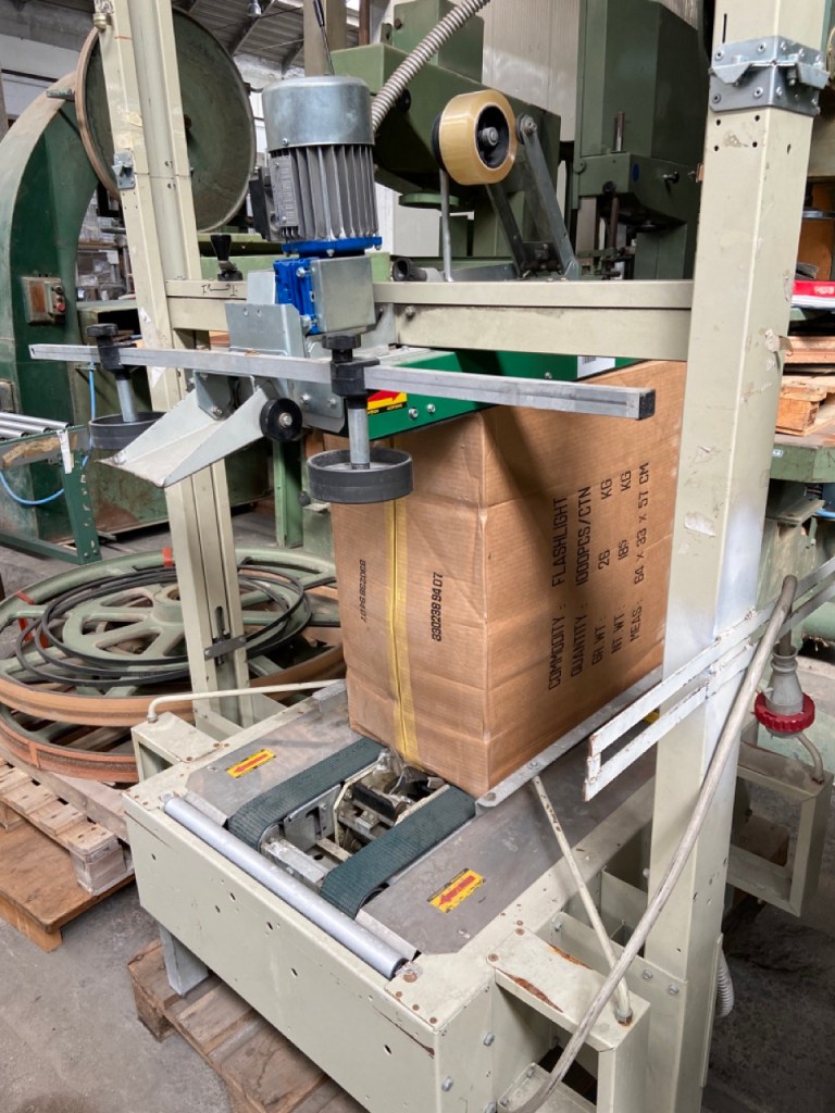 Usato 2001 Nastratrice con nastro adesivo fino a 80 mm marca Comarme