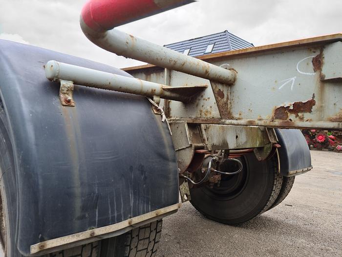 Used 1980 2 axle gooseneck container chassis  steel suspension drum brakes freuhauf