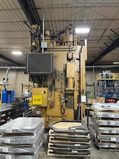 Used 2003 Standard Industrial Strait Side 700 Ton Press DCSS700