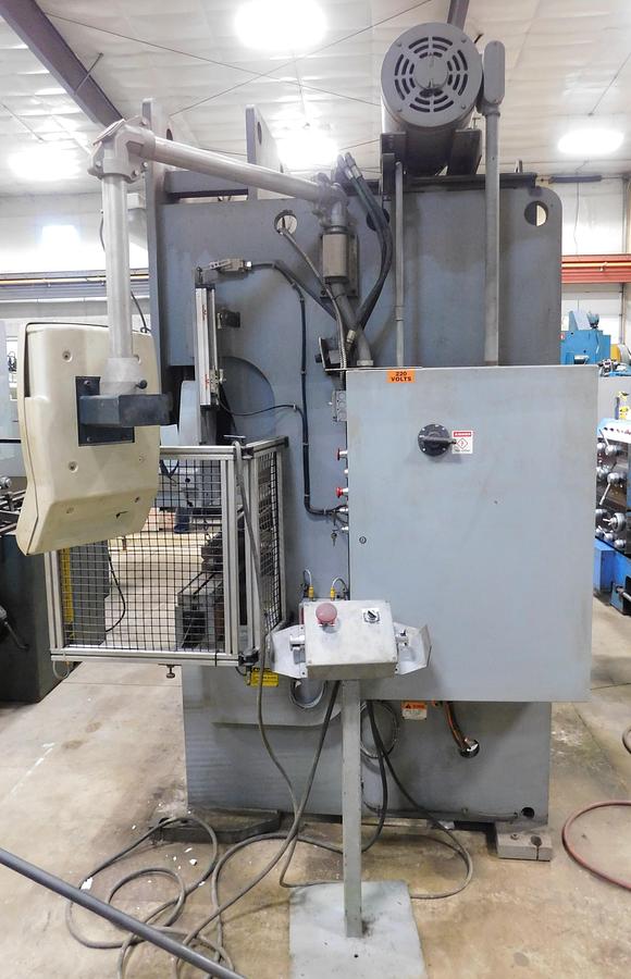 Used Standard Industrial 12' x 200 Ton Hydraulic Press Brake AB200-12