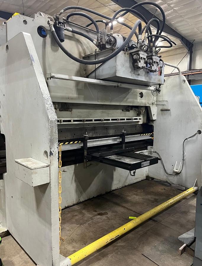 Used HTC 12' x 200 Ton Hydromechanical Press Brake 200-12H