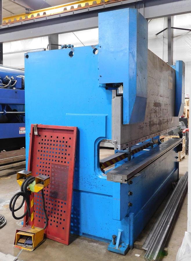 Used 2013 Krras 12' x 200 Ton Hydraulic CNC Press Brake APB200-3700