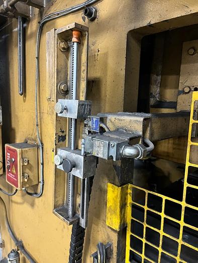 Used 2003 Standard Industrial Strait Side 700 Ton Press DCSS700