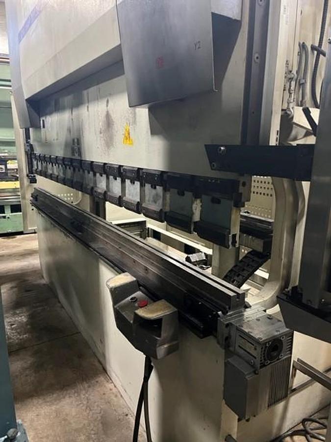 Used 2006 Durma 6 Axis CNC Press Brake CNC HAP 30135
