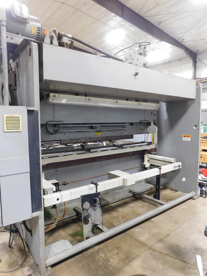 Used Standard Industrial 12' x 200 Ton Hydraulic Press Brake AB200-12