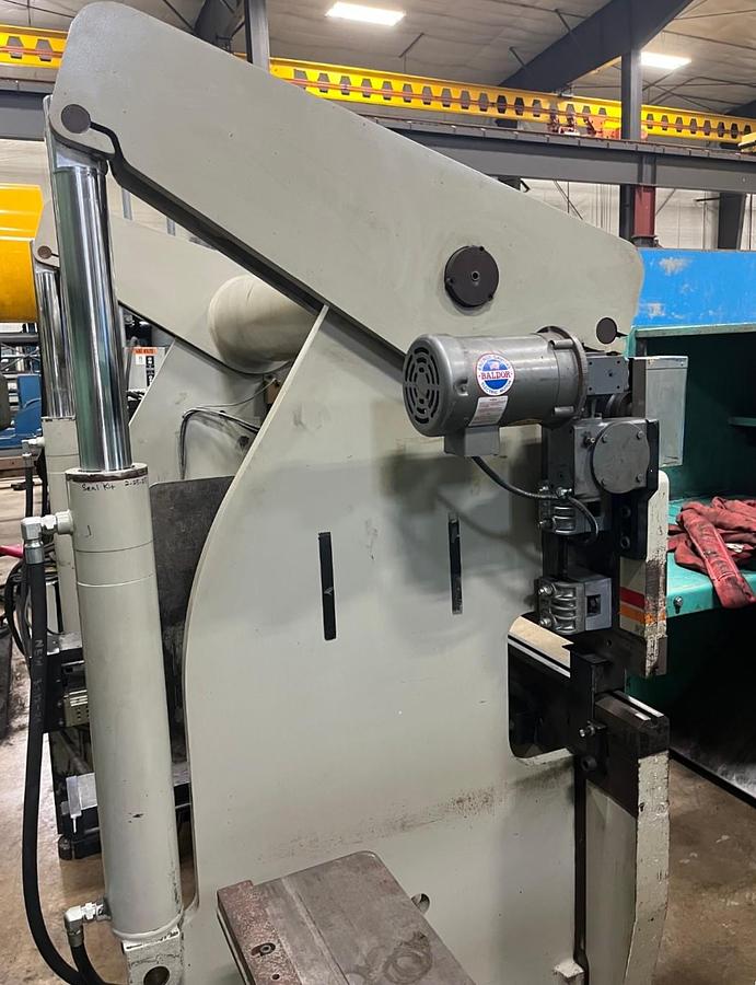 Used Accurpress CNC 6' x 60 Ton Hydraulic Press Brake 7606