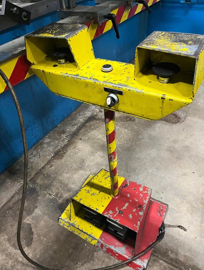 Used 2008 Krras 12' x 220 Ton Hydraulic Press Brake Bend 200-37