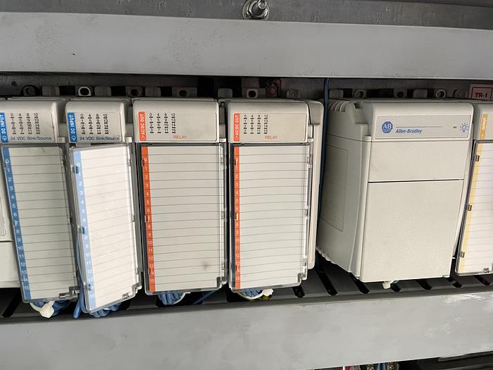 Used 2005 Ellis 900lb washer/extractor