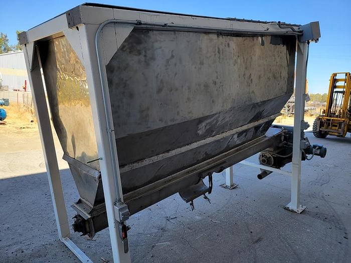 Used Hopper, 200 CF, S/st, 10' x 3'10" x 5'6", Auger Discharge #S744197