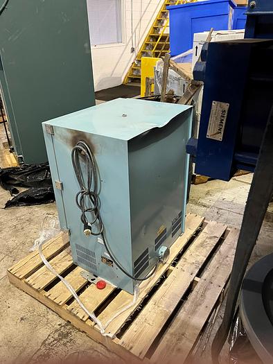 Used 19" W x 15 "D x 17" H BLUE M OVEN - 500 DEG F 260 DEG C - 120 VOLTS