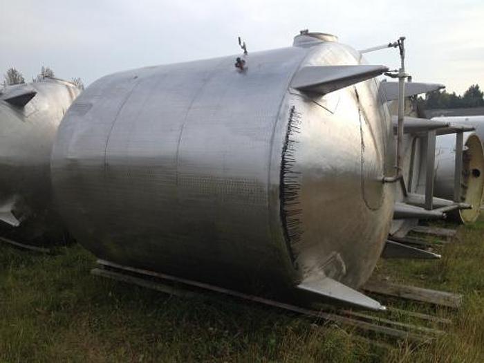 Brugt 16 m3 opretstående rustfri tanke.