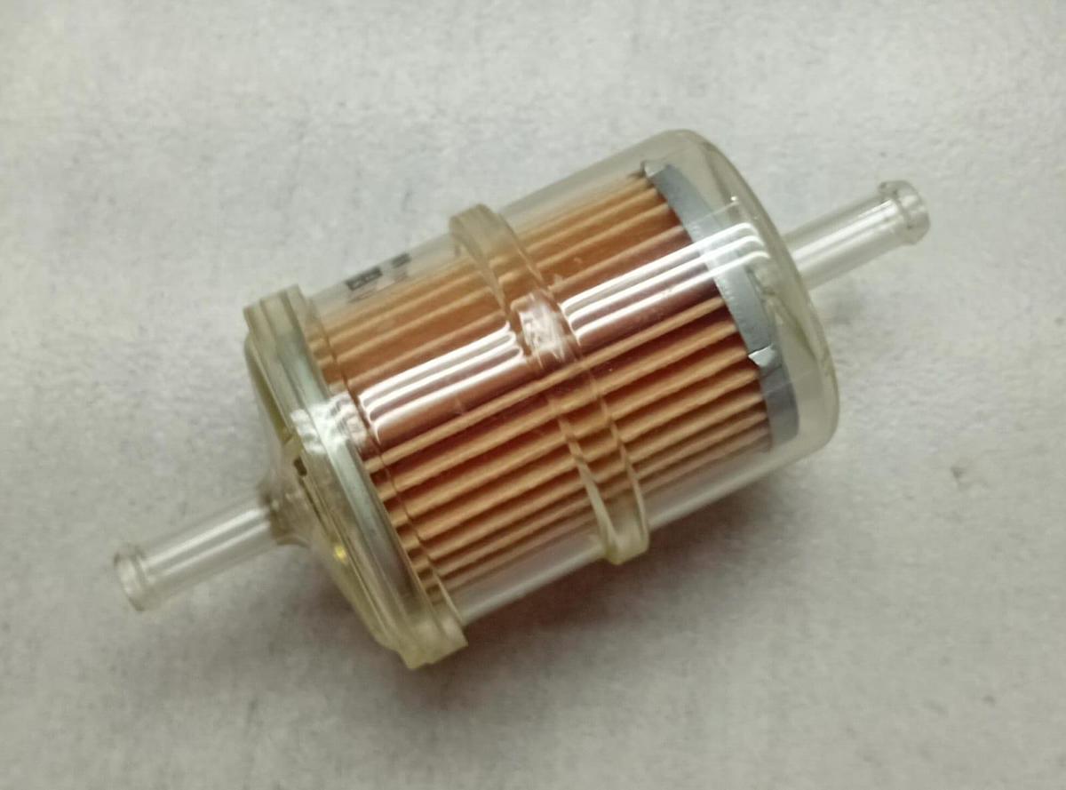 Filtro de combustible original (OEM) diseñado para tractores compactos y cortacéspedes de la marca Kioti