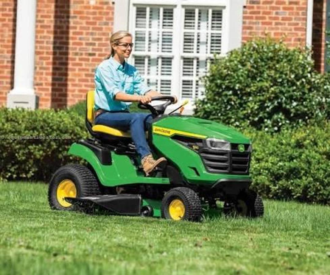 TRACTOR CORTADOR DE CESPED