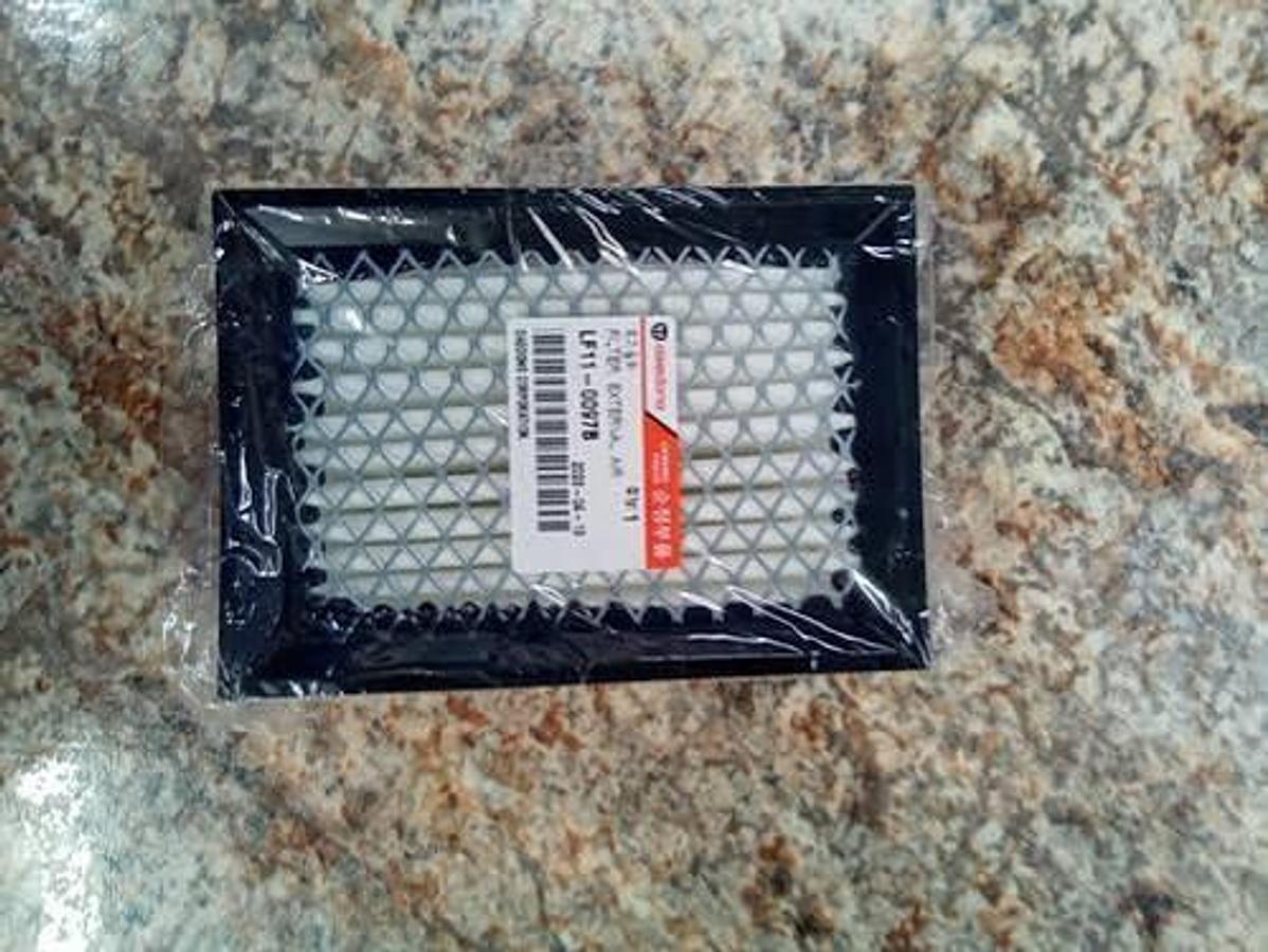 Filtro de aire de cabina externo (original OEM) diseñado para los cargadores compactos (skid loaders) y tractores con cabina de la marca Kioti (y Daedong)